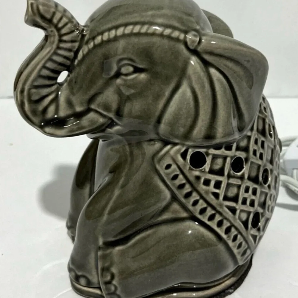 Elephant Nightlight Wax Warmer Accent Light Trunk Up Animal Tart Candle